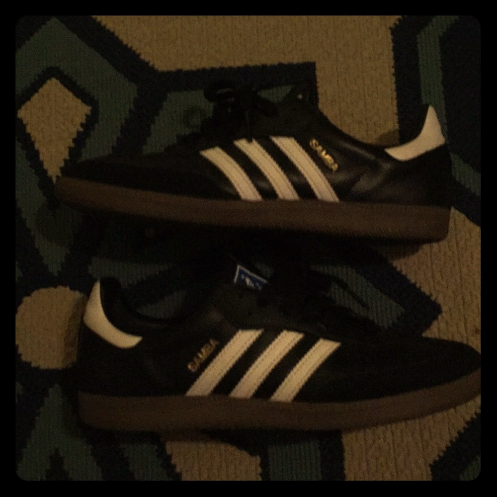 Adidas samba sneaker size 7 1/2. I never worn them